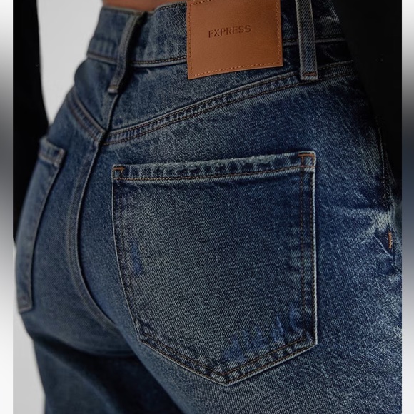 NWT Express High Waisted Medium Wash Ripped Raw Hem Straight Ankle Jeans - Picture 3 of 7